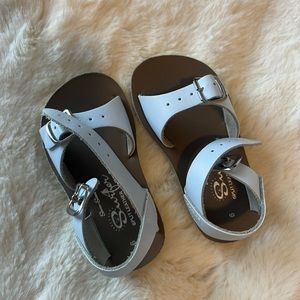 Light Blue Sun Sans Size 6. Light wear.